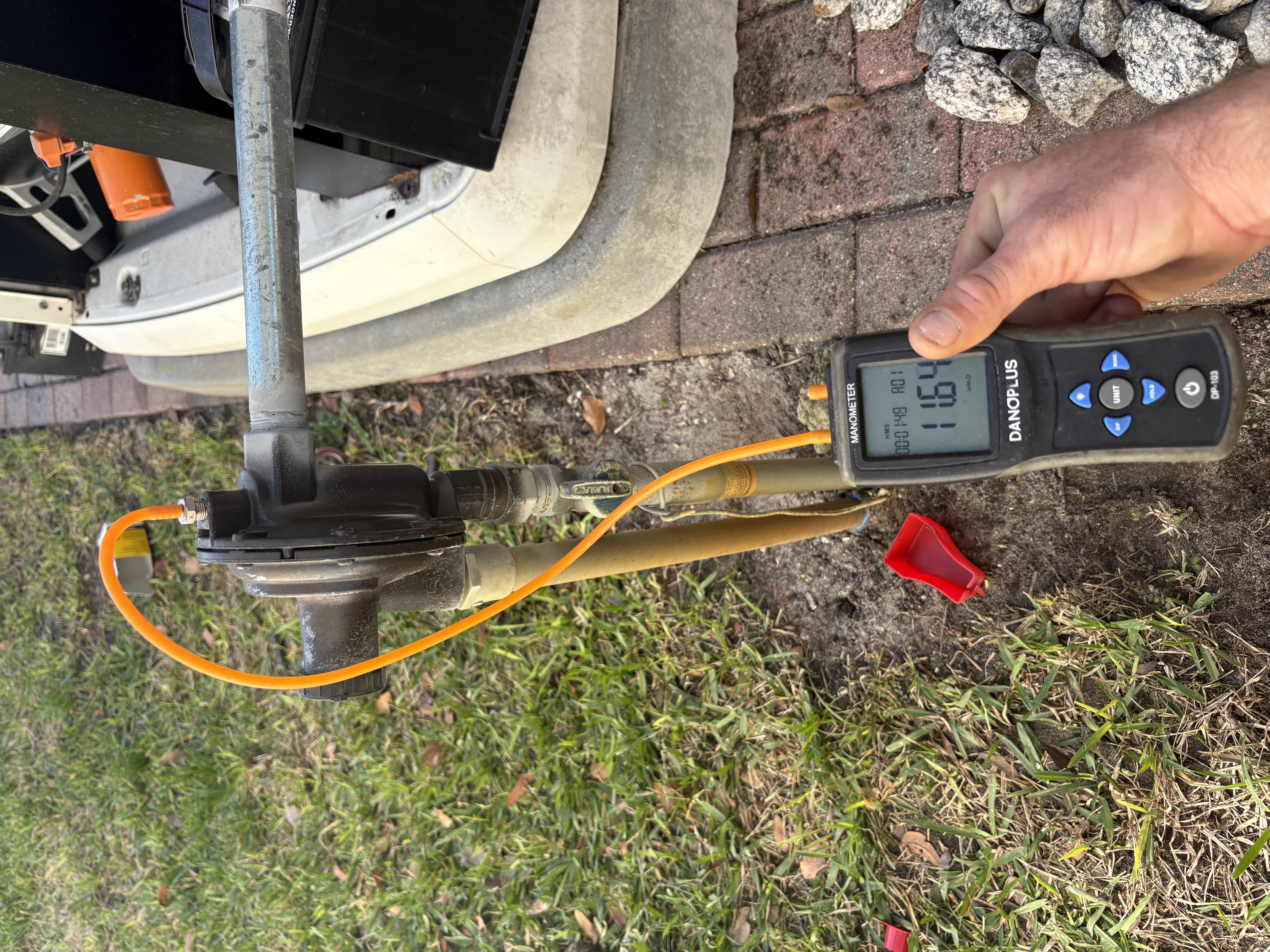 Gas pressure testing during generator start-up